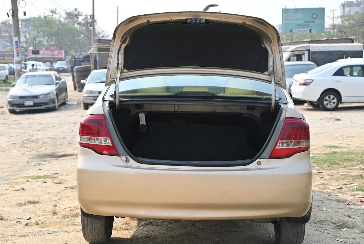 Toyota Axio - Model 2010