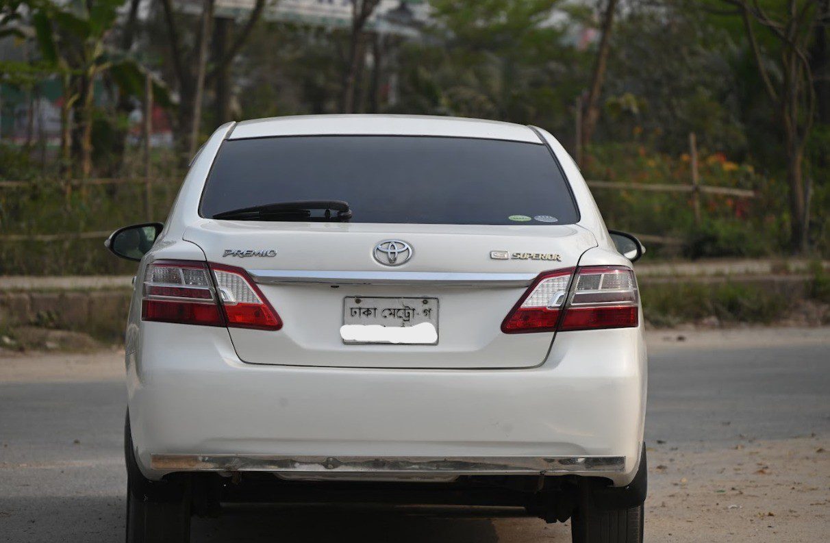 Toyota Premio - 2013