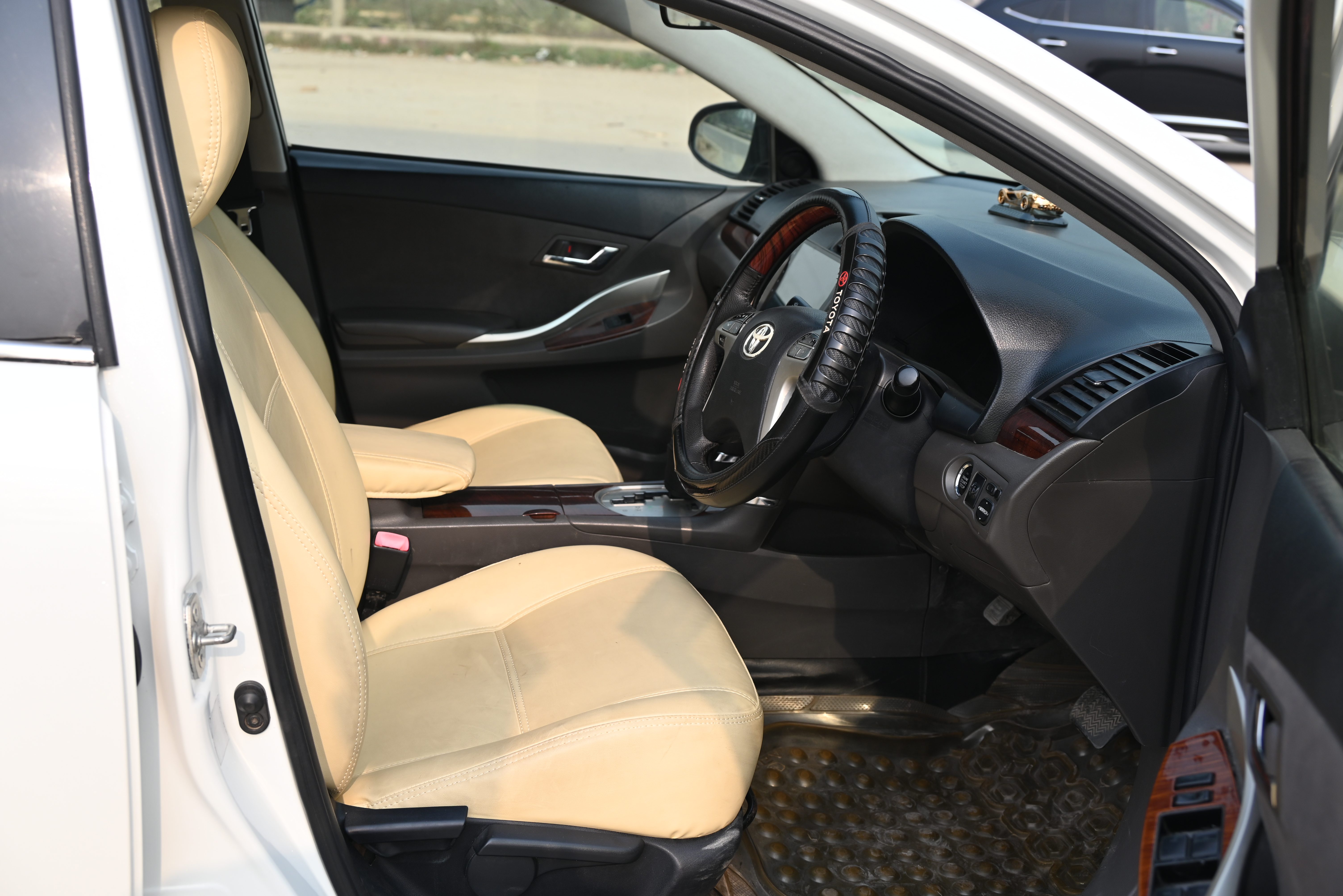 Toyota Premio - 2013